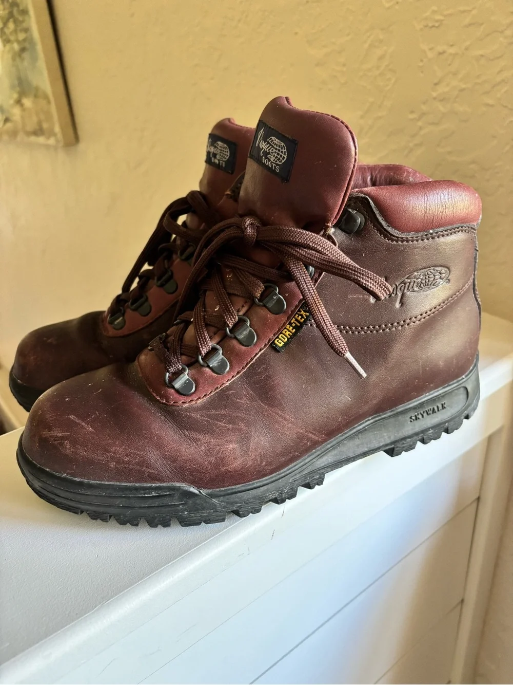 Womens VASQUE Sundowner GTX Leather Waterproof Hiking Boots / Size 9.5 Medium